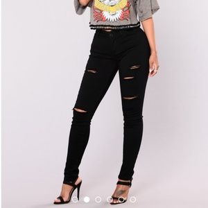 SIZE 7 Fashion nova slashed jeans